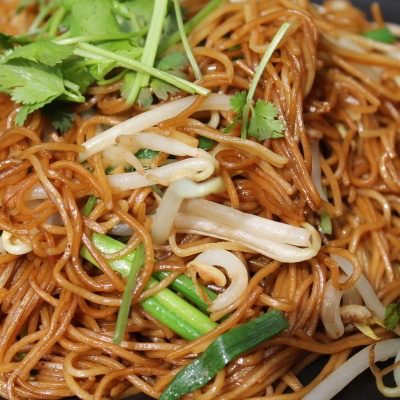 Chinese Stir-Fried Noodles - Chow Mein - 炒面