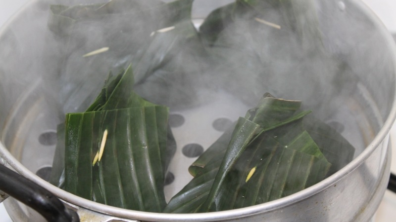 Lao Steamed Chicken in Banana Leaves - Mok Kaï