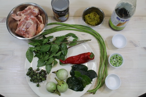 Thai Green Curry Chicken - แกงเขียวหวาน Ingredients