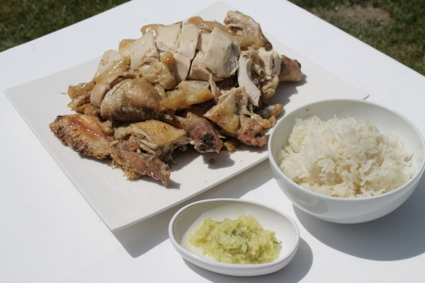 Poulet de Hainan en croûte de sel