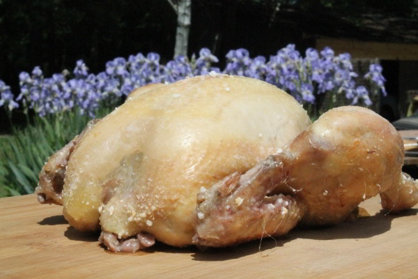 Poulet cuit en croûte de sel