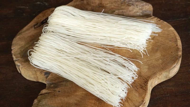 Dehydrated rice noodles for lemongrass chicken spring rolls