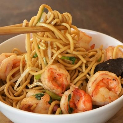 Chinese Stir-Fried Noodles With Shrimp 虾炒面 Xia Chow Mien