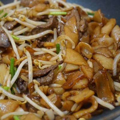 Stir-Fried Rice Noodles with Beef Recipe (Ho Fun / Chow Fun)