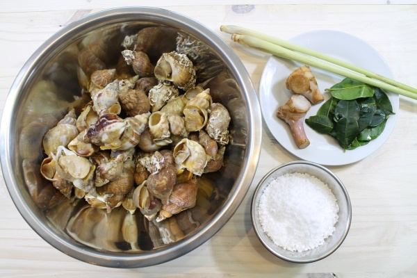 Whelks With Aromatic Herbs Ingredients