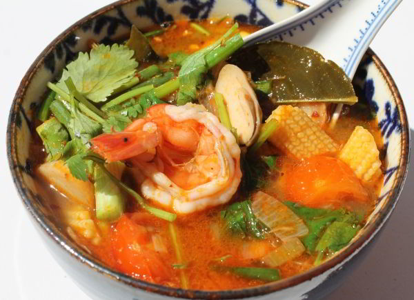 Thai soup with shrimp and tamarind